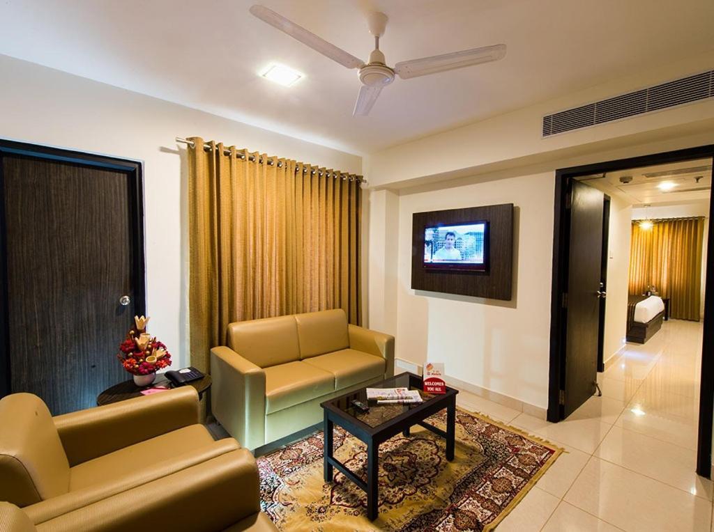 Plaza Hotel Trichy Tiruchirappalli Ngoại thất bức ảnh